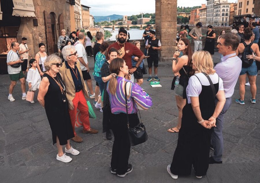 Florence: Small Group Guided Walking Tour - Languages, Group Experience, and Comfort on the Streets
