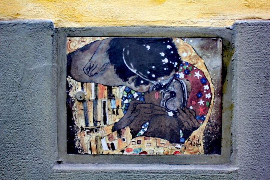 Florence: Street Art Tour - Via Palazzuolo: Decoding Tags and Spotting the Cheeky Stuff
