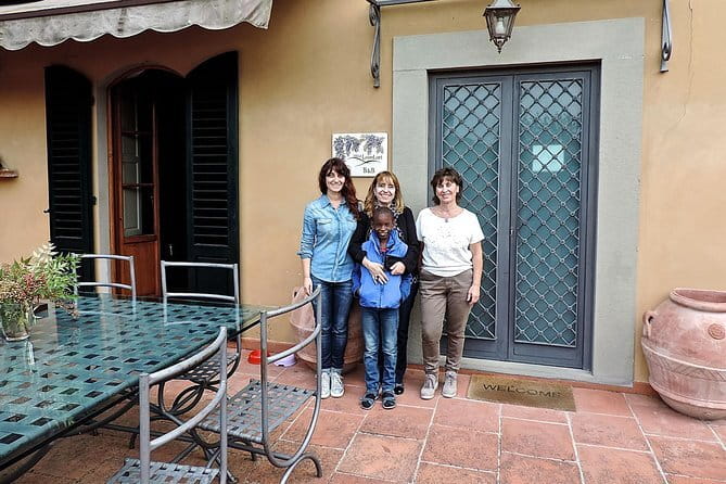 Florence Street Food Tour and sightseeing with Central Market - Guides Make This Tour: What to Expect When You Walk in a Group