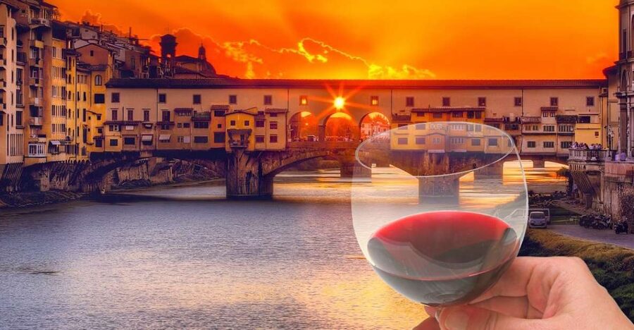 Florence: Sunset Sightseeing Tour and Wine Tasting - Oltrarno at sunset: why this walking format works