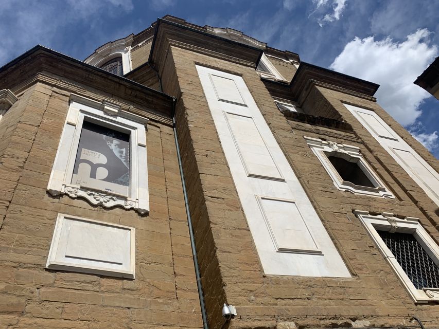 Florence: The Medici Family Guided Walking Tour - Ponte Vecchio finish: symbols you can spot after the tour