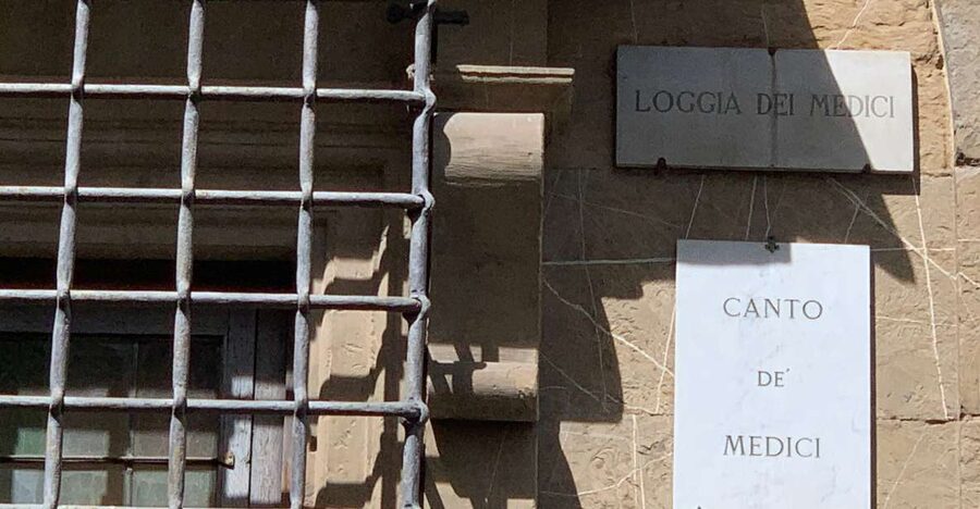 Florence: The Medici Family Guided Walking Tour - Meeting at Via Cavour 21 R, then hitting the key stops fast