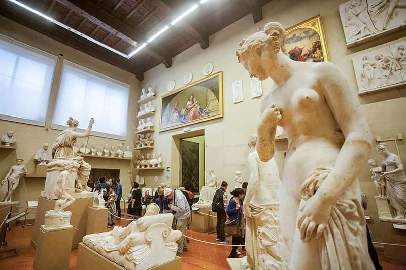 Florence: Timed Entrance Ticket to Michelangelo’s David - Managing crowds around the statue of David