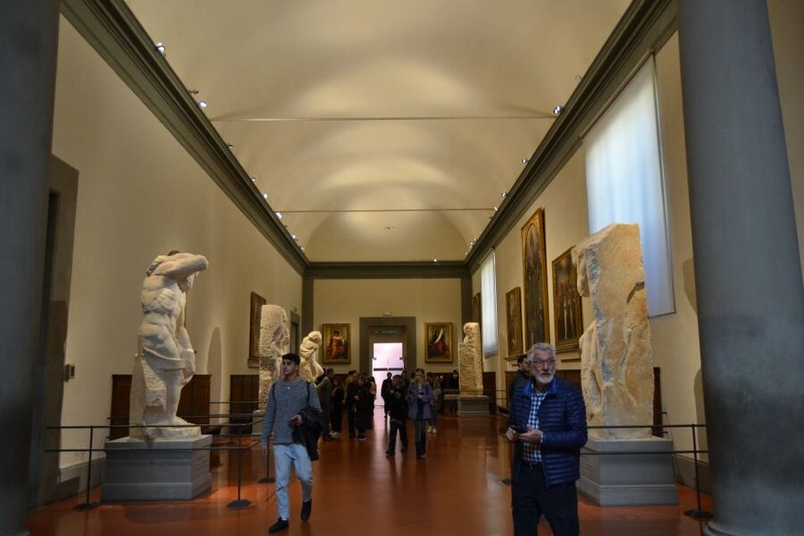 Florence: Tour of Michelangelo's David with Priority Access - Group size, languages, and the question of comfort