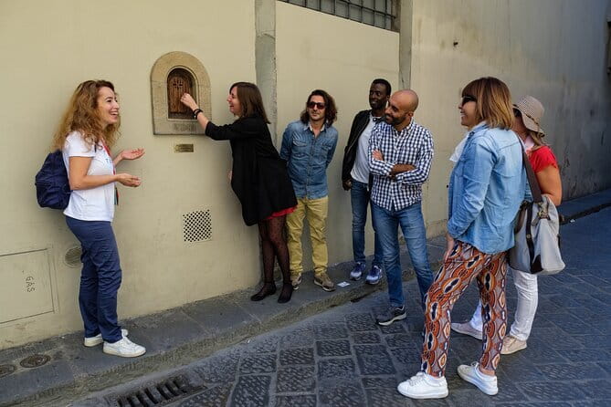 Florence Treasures and Tastes Walking Tour for Small Groups or Private - Piazza della Signoria, Uffizi views, and a bakery tasting