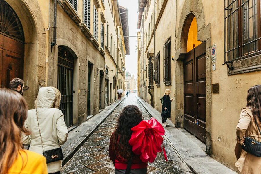 Florence: Tuscan Food and Wine Guided Walking Tour - Wine in the mix: when tasting is easier than shopping
