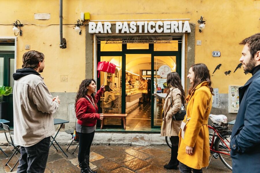Florence: Tuscan Food and Wine Guided Walking Tour - The 2-hour flow: five food stops plus wine tasting