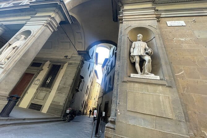 Florence: Uffizi Gallery Audio Guided Tour led by Tour Leader - Audio-first guidance with a live guide to rescue your questions