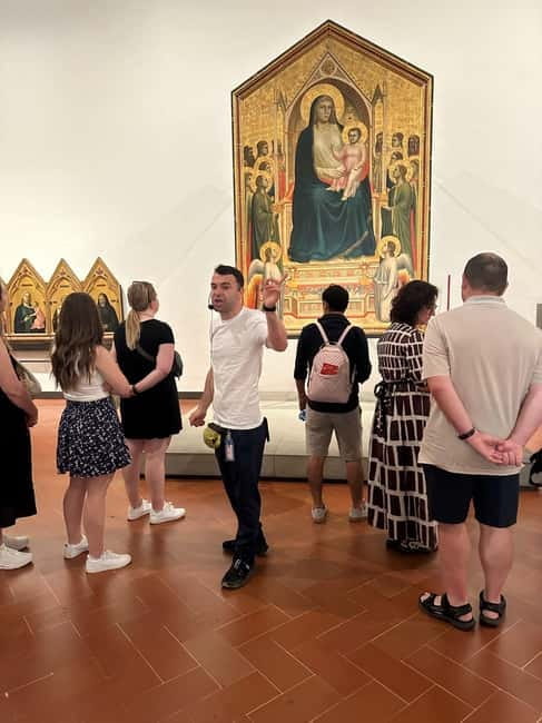 Florence: Uffizi Gallery Guided Tour, Skip-the-Line Tickets - Entering the Uffizi with skip-the-line benefits