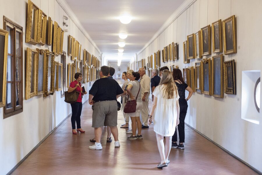 Florence Uffizi Gallery & Medici Vasari Corridor Guided Tour - Meeting point, start times, and real-world timing