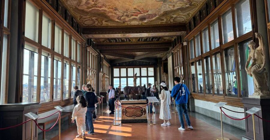 Florence: Uffizi Gallery Priority Access & Small Group Tour - Hidden secrets in famous works: how the guide makes the art feel alive