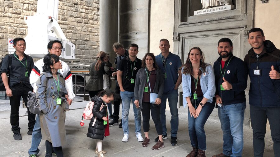 Florence: Uffizi Gallery Small Group Guided Tour - Meeting in front of Leonardo da Vinci: the start that matters