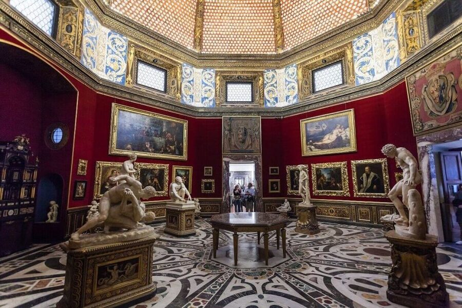 Florence: Uffizi Gallery Small Group with Entrance Tickets - Meet the Group at Piazzale degli Uffizi, Donatello Statue, Purple Flag