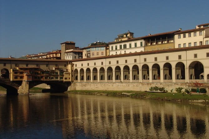 Florence: Uffizi Highlights, In-Depth Masterclass or Private Tour - Meeting point, security line, and the umbrella rules