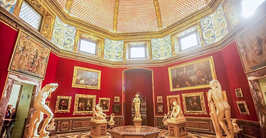 Florence: Uffizi Priority Ticket & Masterpieces Audio App - The Vasari Corridor walk: views outside the museum