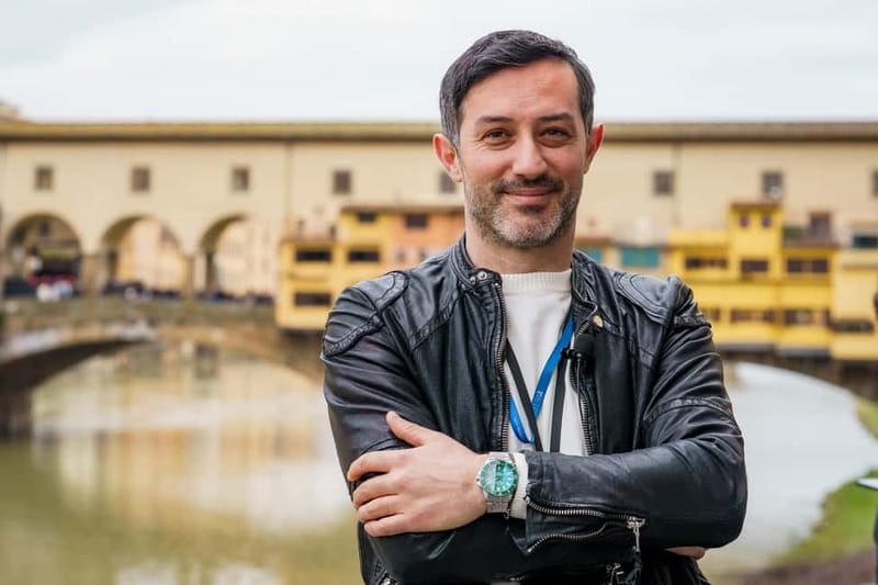 Florence: Untold Bike tour with Roberto - The 2-hour plan: squares, bridge views, and a wine-window pause