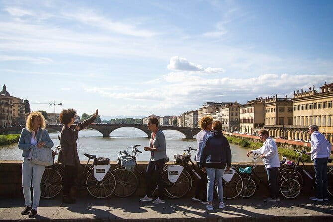 Florence Vintage Bike Tour–guided, small group or private option - Piazza della Repubblica to the Duomo: Rome to Florence in one ride
