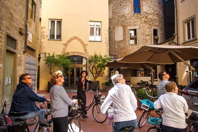 Florence Vintage Bike Tour–guided, small group or private option - Ponte Santa Trinita and the Arno view set-up