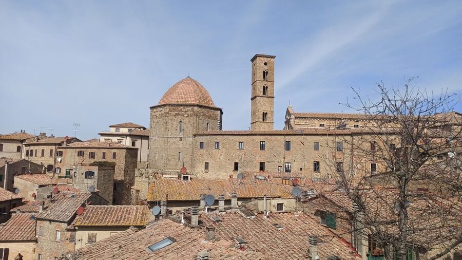 Florence: Volterra & San Gimignano Wine Tour with Lunch - Timing, crowd control, and what “self-guided” means for you