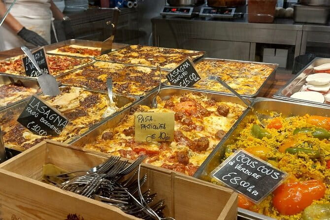 Florence Walking Food Tour with Fiorentina Steak and Wine - Gelato on a medieval square: queue-smart, not queue-sorry