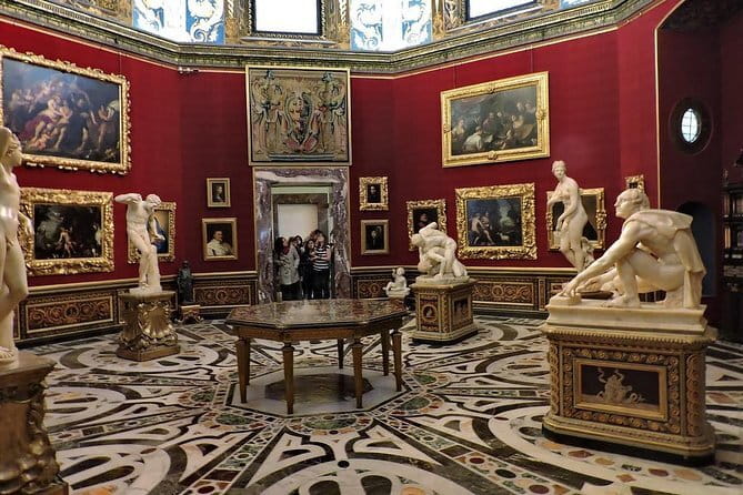 Florence walking guided tour with Uffizi & Accademia - How this Florence day stays focused (and worth the money)