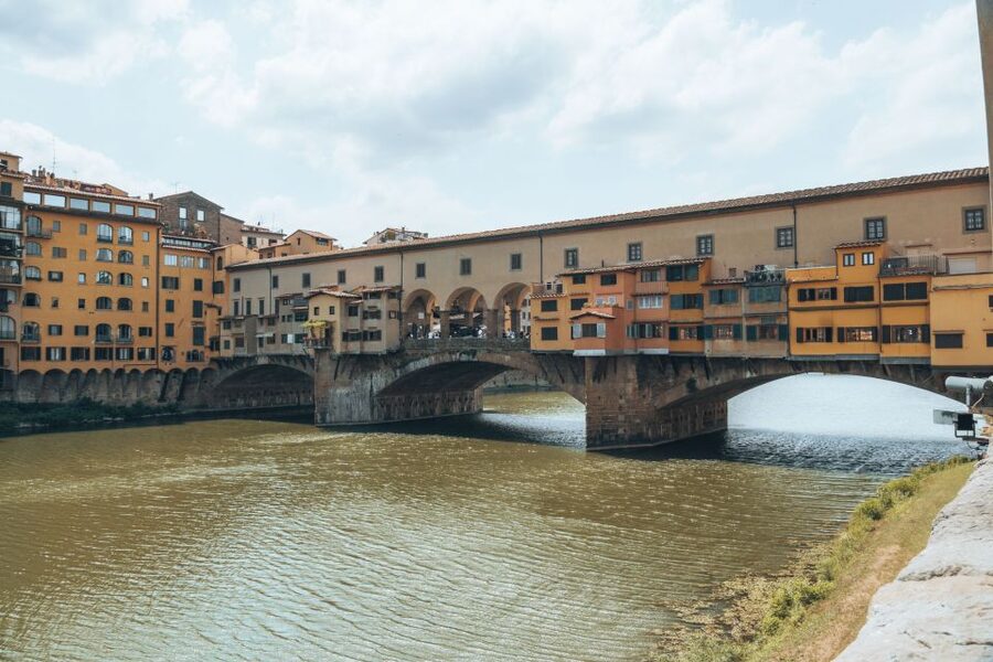 Florence: Walking Tour of Dante's Florence with a Guide - Moving to the Dante Studies Center and understanding the Guelph and Ghibelline legend