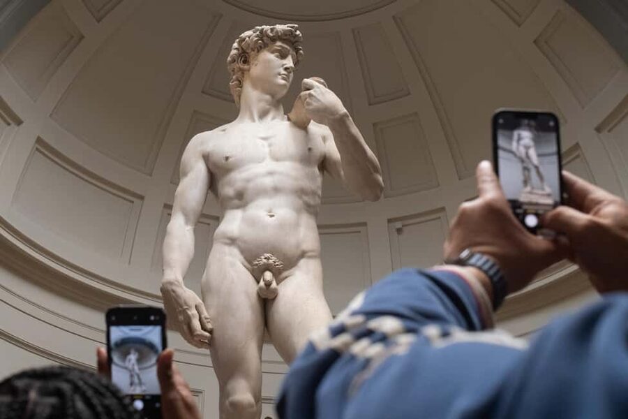 Florence: Walking Tour with David, Duomo & Uffizi Gallery - Ponte Vecchio: the photo stop that still feels worth it
