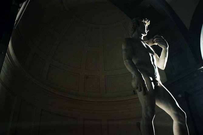 Florence: Whispers of the Renaissance walking tour - Guide and Headsets: Hearing the Stories in a Crowded Museum