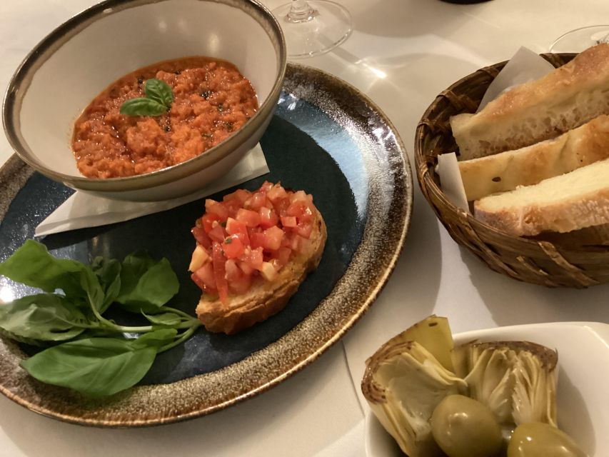 Florence: Wine Windows Walk with Wine Tasting and Appetizers - Tuscan appetizers and vegetarian swaps that make the tasting work