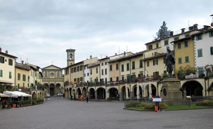 From Florence: Chianti Wine Tastings at Sunset Day Trip - The tastings: how the food fits the wine