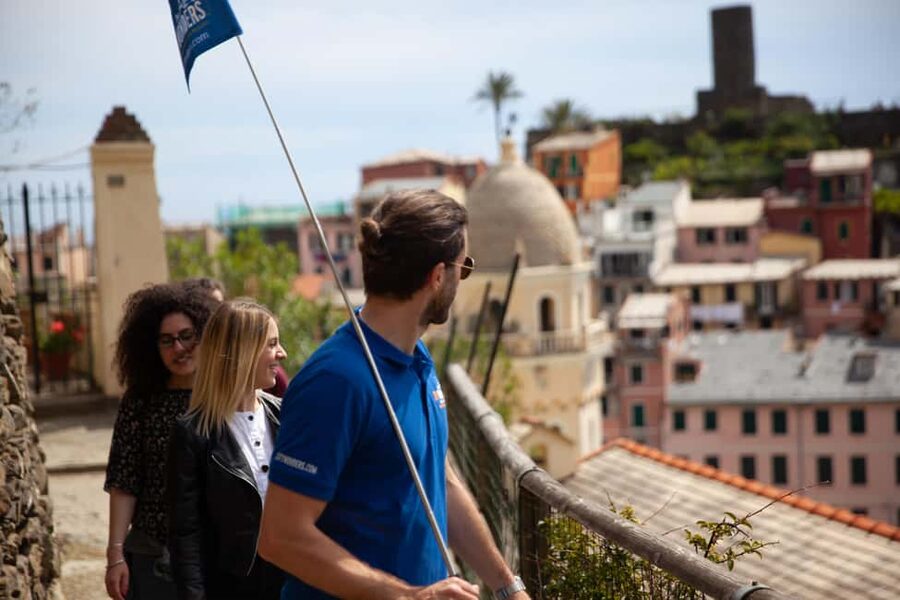 From Florence: Cinque Terre and Pisa Day Trip - Getting started in Florence: Piazzale Montelungo, then straight to Liguria