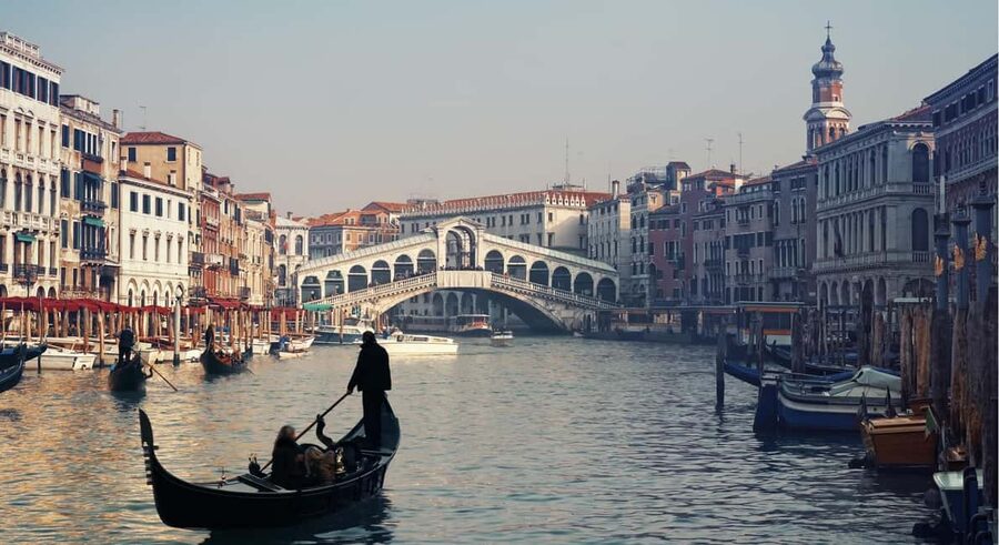 From Florence: Explore Venice in a Full Day Tour by Train - The guide factor: names matter, because the stories do too