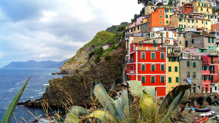 From Florence: Full-Day Private Cinque Terre Tour with Pisa - Manarola: viewpoints, pastel streets, and a walking-first village