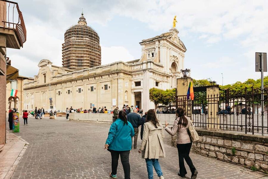 From Florence: Orvieto and Perugia Tour with Church Visits - Orvieto stop: a flexible free-time moment with big-town payoff