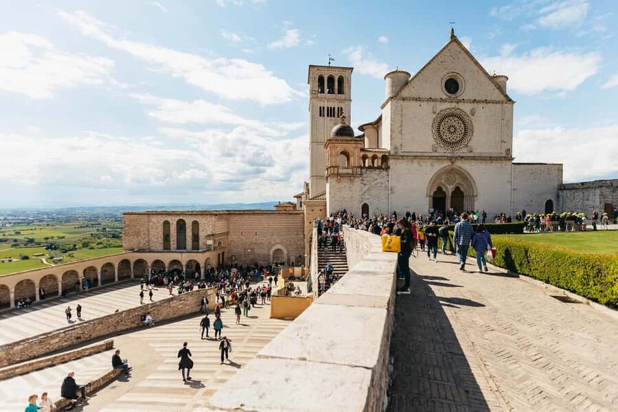 From Florence: Orvieto and Perugia Tour with Church Visits - Perugia free time: medieval streets, Fontana Maggiore, and Rocca Paolina