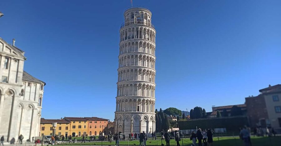 From Florence: Pisa/Chianti Half Day Tour with Wine Tasting - Pisa in about an hour, what to focus on at the Tower Square