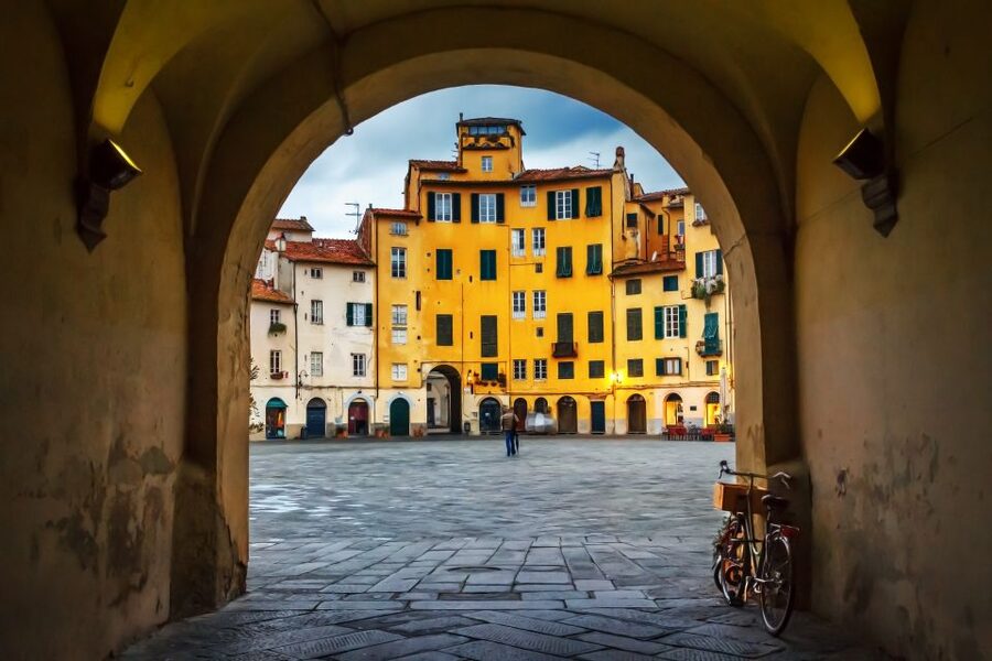 From Florence: Pisa & Lucca Day Tour with Buccellato Tasting - Square of Miracles and Pisa Cathedral: where the morning clicks