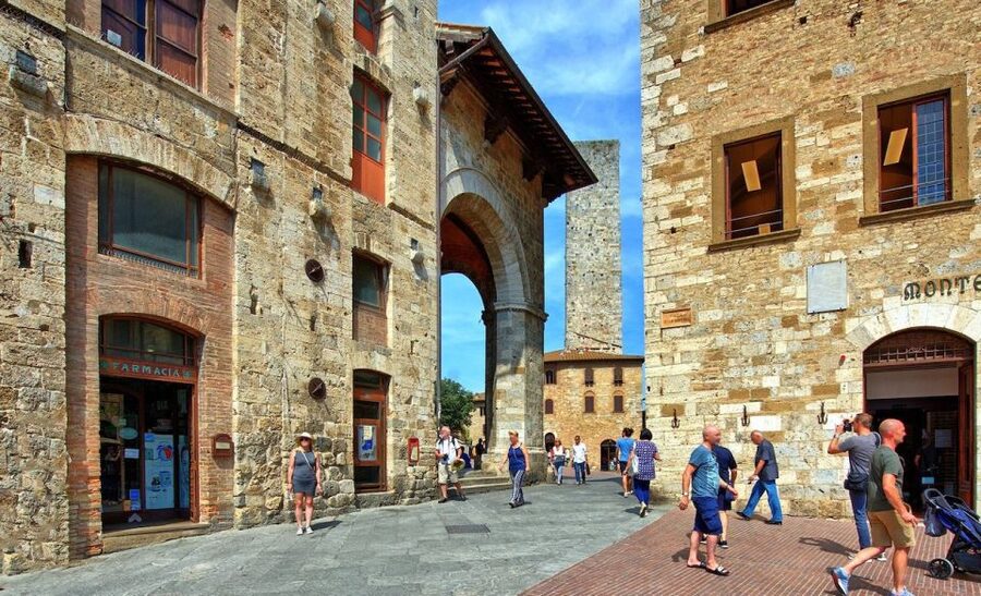 From Florence: PRIVATE Tour of San Gimignano and Volterra - Fortezza Medicea and Palazzo dei Priori, power in stone