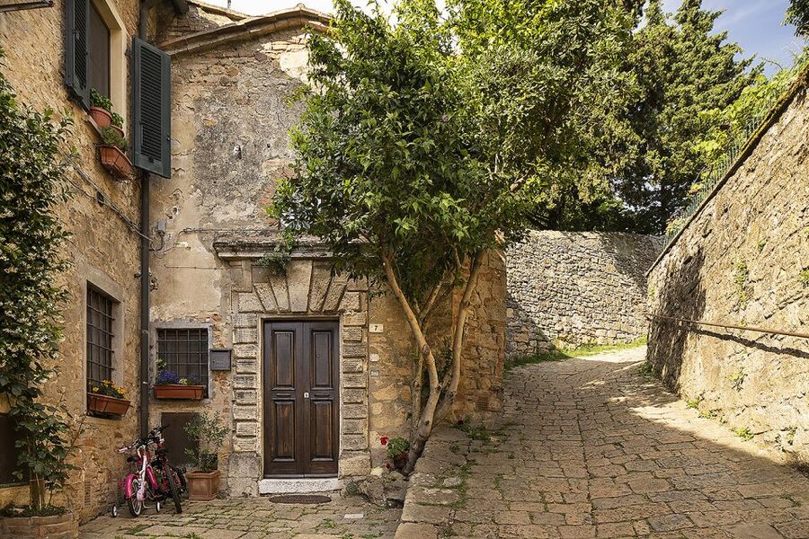 From Florence: PRIVATE Tour of San Gimignano and Volterra - Who this private tour suits best