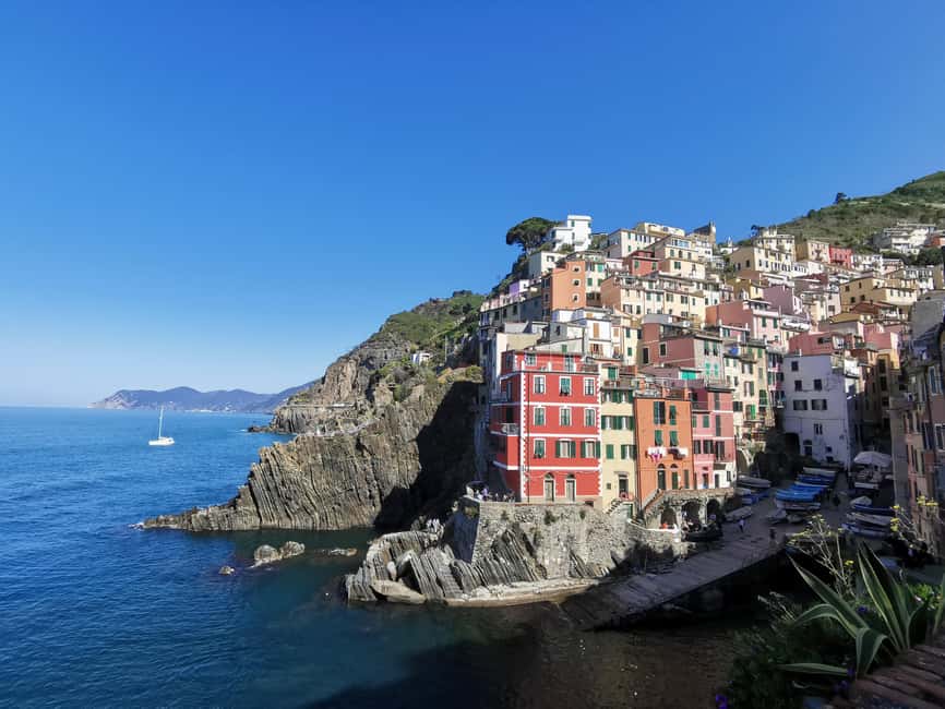 From Florence: Small-group to Cinque Terre and Pisa Day Tour - Manarola’s coastal views and colorful village time