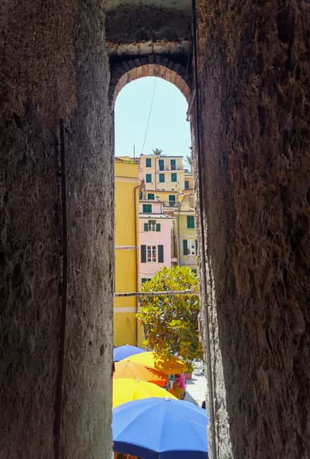 From Florence: Small-group to Cinque Terre and Pisa Day Tour - Vernazza free time: Castle Doria views and a choose-your-own-lunch plan