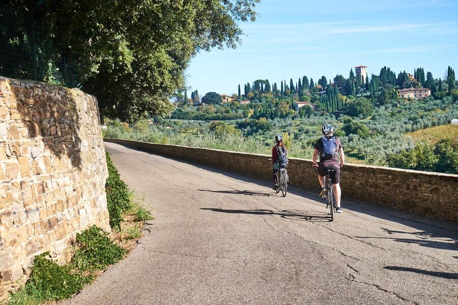 From Florence: Tuscan Hills Biking with Farm Tour and Lunch - Florence viewpoints and the 15-minute photo stop