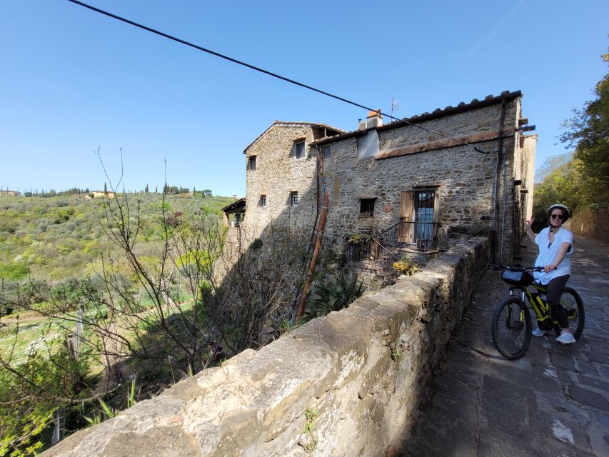 From Florence: Tuscan Hills Biking with Farm Tour and Lunch - Arriving at a family-run Chianti Classico farm