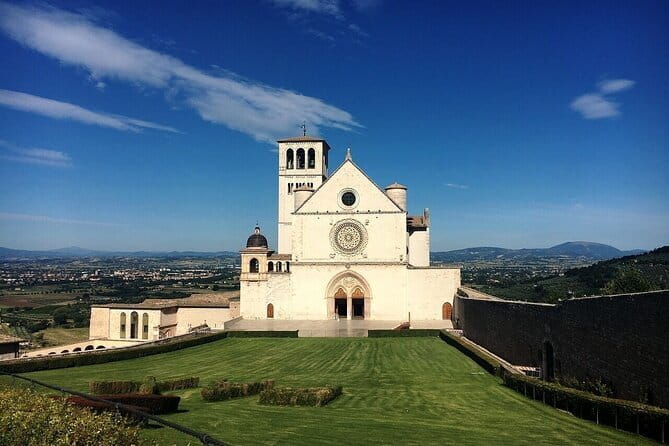 Full Day Private Guided Tour to Assisi and Cortona from Florence - Passignano sul Trasimeno: a quick lakeside reset