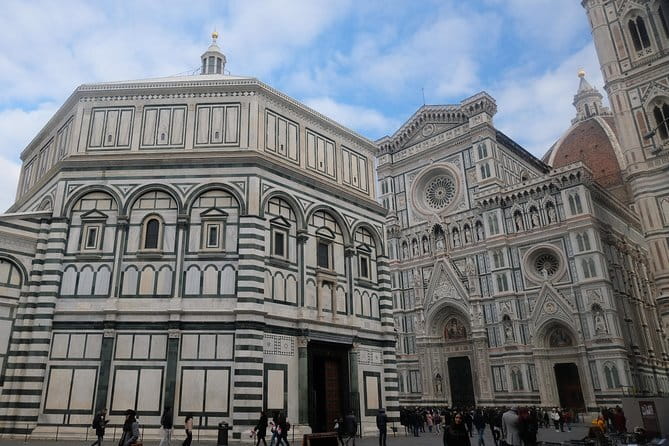 Grand Florence: Private City Tour with Uffizi, David & Lunch - Florence lunch break: Tuscan menu, coffee, and a breather before Uffizi