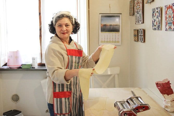 Hands on Deluxe Traditional 4-course dinner with fresh pasta - Timing, groups of 12 per chef, and the 4:45 p.m. start rule