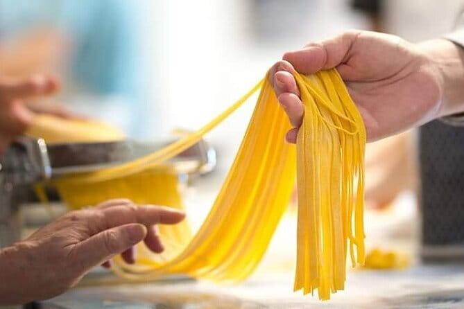 Hands on Deluxe Traditional 4-course dinner with fresh pasta - English-speaking chefs, what to expect in the room, and a name you might hear