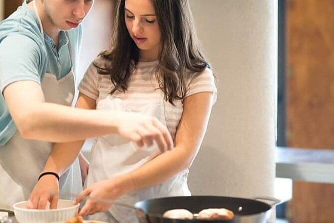 Hands on Deluxe Traditional 4-course dinner with fresh pasta - Fresh stuffed pasta plus classic shapes, and why that matters