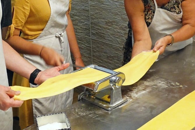Hands-On Pasta Cooking Class in Florence with optional Pizza - Where you meet on Via Venezia and how the class actually unfolds