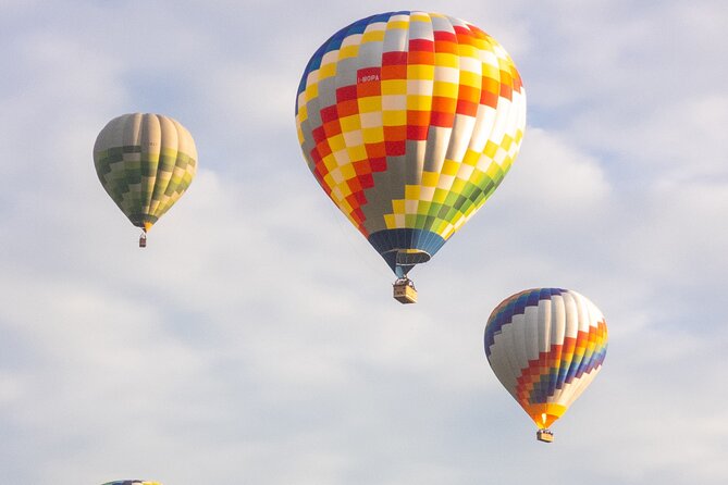 Hot Air Balloon ride in the Chianti Valley Tuscany - Breakfast after the balloon: croissant, local products, and a picnic-style finish